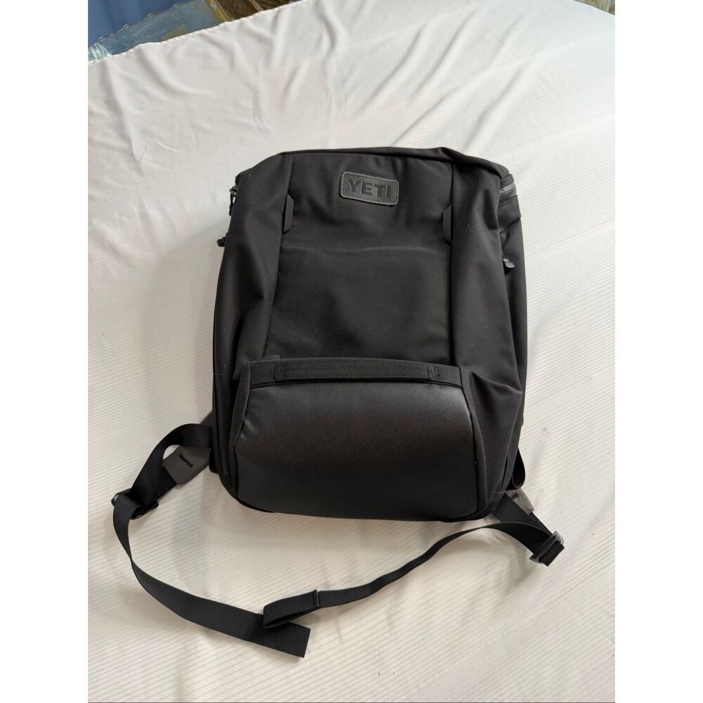 Yeti Crossroads 22 Black Carry On Backpack